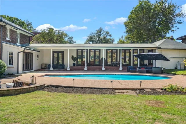 $1,095,000 | 1 Belleair Drive, Memphis, TN 38104