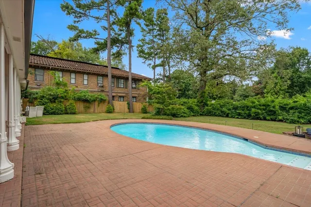 $1,095,000 | 1 Belleair Drive, Memphis, TN 38104