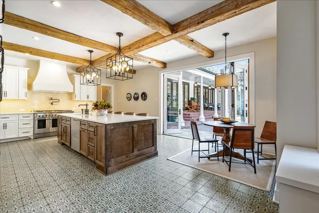 $1,095,000 | 1 Belleair Drive, Memphis, TN 38104