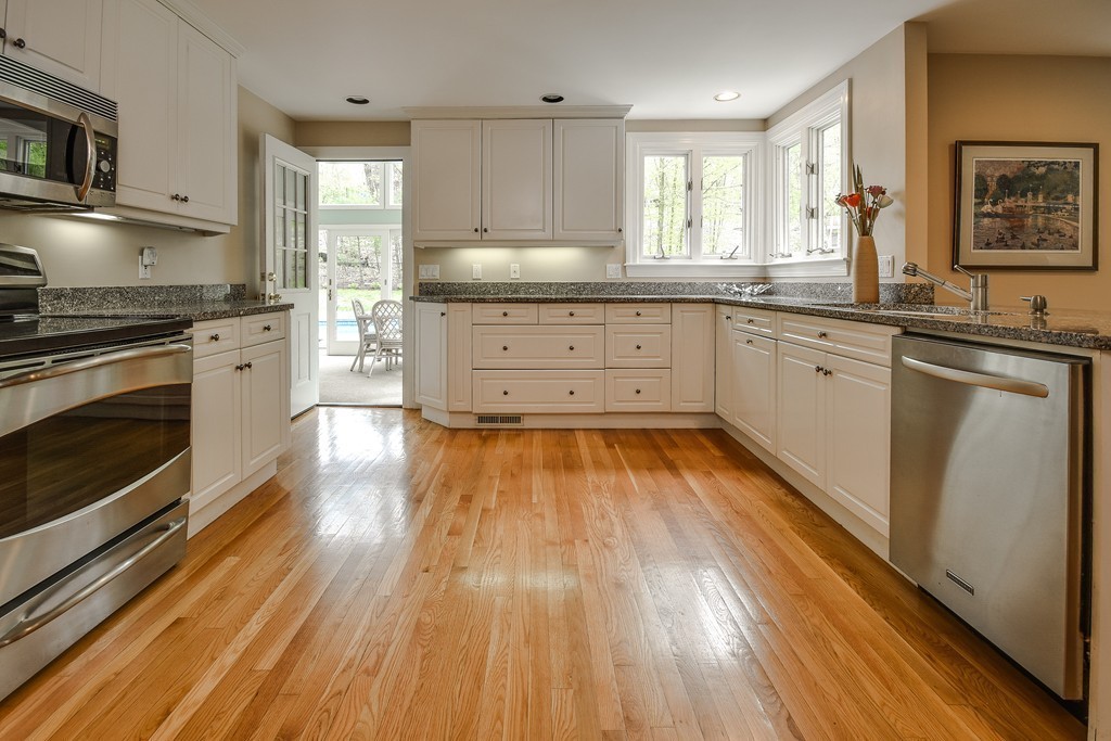 17 Windsor Road Dover, MA 02030 - Photo 11 of 30 Gallery Image 11