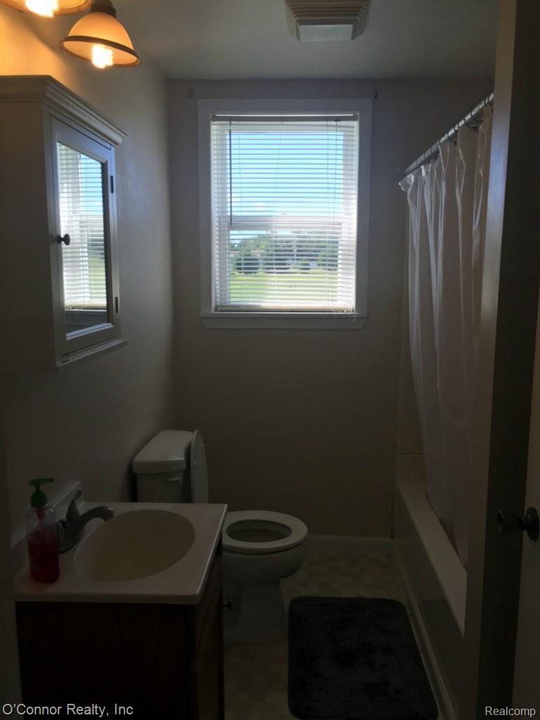 7065 Frith Road St. Clair, MI 48079 - Photo 12 of 19 012bb85def39f1e01d28769efb967f7c367a380909.jpg
