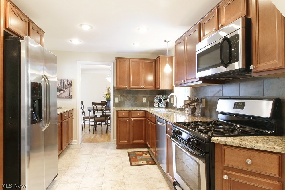 20899 Halburton Road Shaker Heights, OH 44122 - Photo 9 of 21 Gallery Image 9