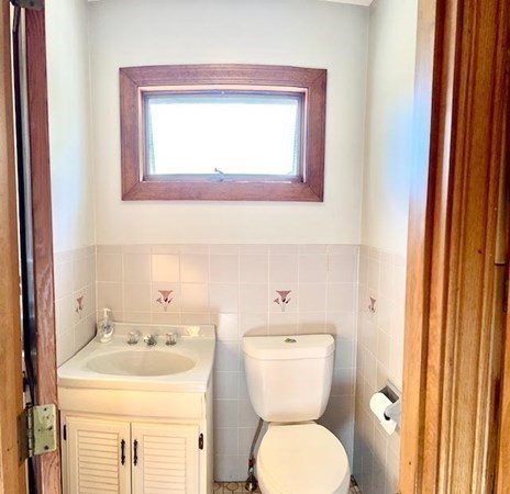 52 Castle Road Nahant, MA 01908 - Photo 13 of 31 Gallery Image 13