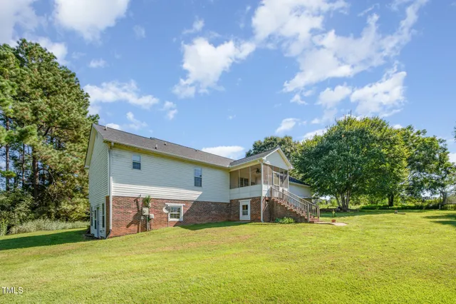 a view of a house with a yard and garage