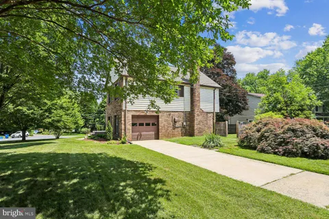 $1,100,000 | 12007 Titian Way, Potomac, MD 20854