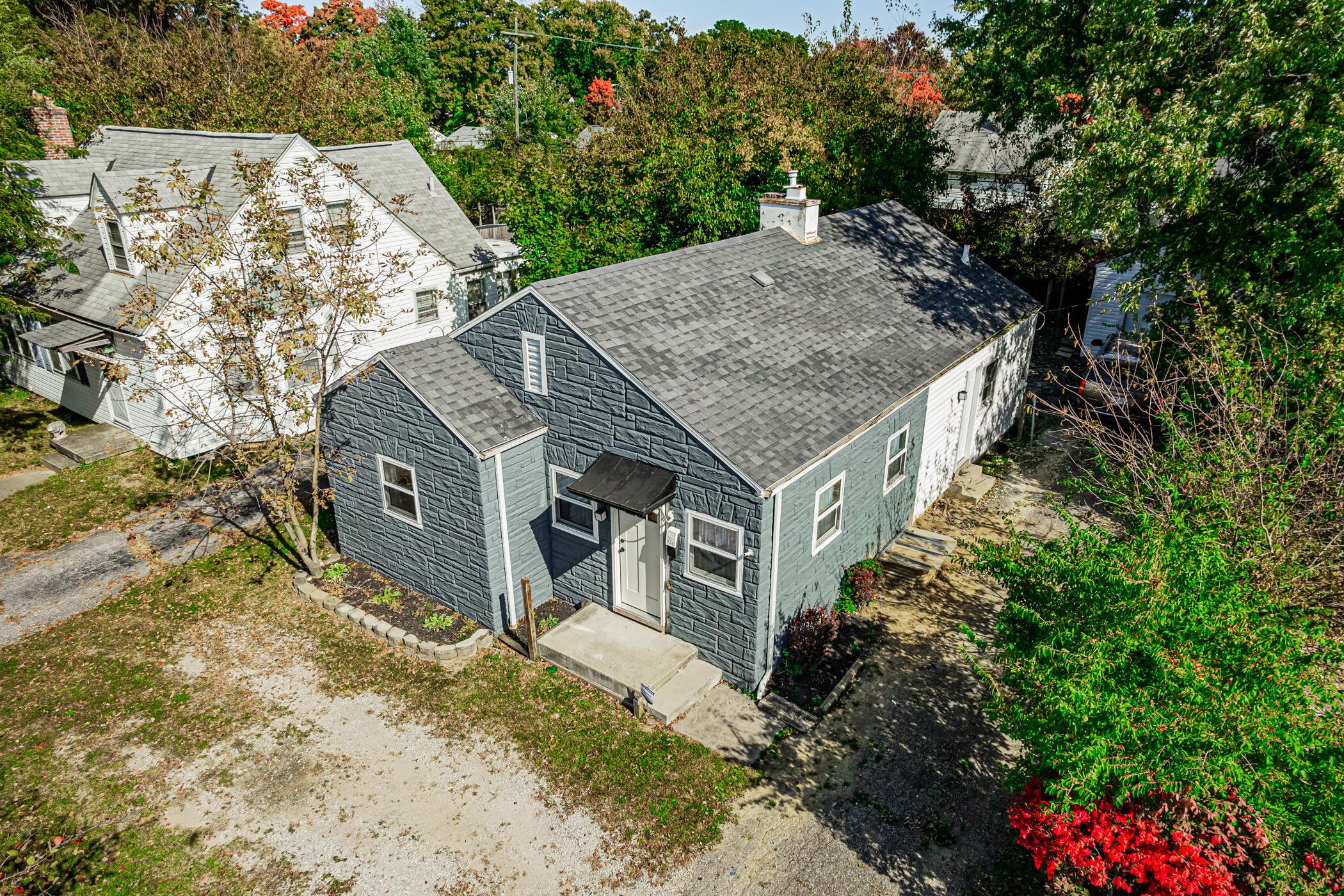 924 South James Road Columbus, OH 43227 - Photo 4 of 36 924 s james rd 027