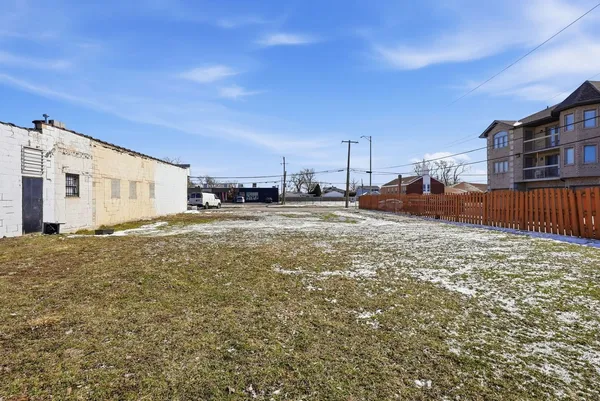 $115,000 | 8404 South Roberts Road, Justice, IL 60458