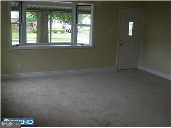 557 Winding Road Lansdale, PA 19446 - Photo 7 of 9 Living Room