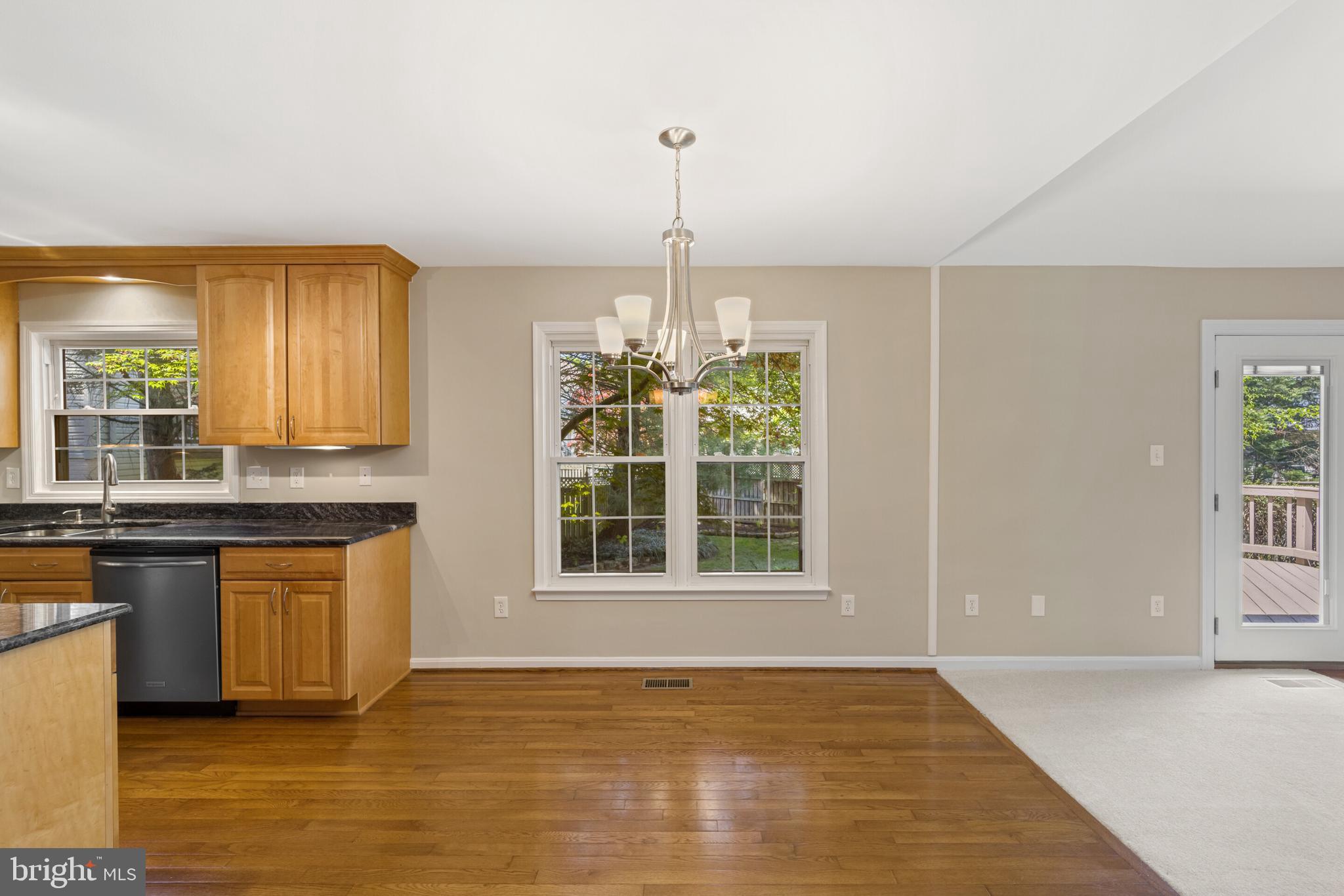 8104 Creekview Drive Springfield, VA 22153 - Photo 16 of 63 Breakfast area