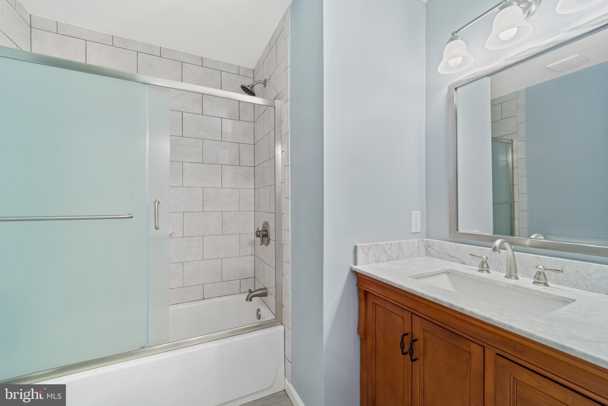 8104 Creekview Drive Springfield, VA 22153 - Photo 40 of 63 Upper shared bath