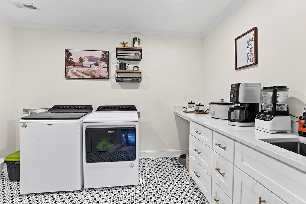 1014 Chinquapin Road Greenwood, SC 29646 - Photo 10 of 37 laundry room
