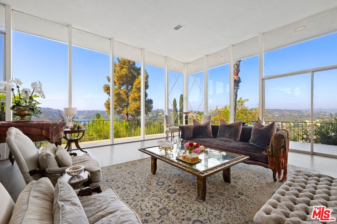 1298 Stradella Road Los Angeles, CA 90077 - Photo 3 of 23 Gallery Image 3