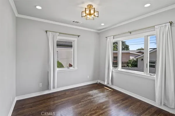 $5,900 | 2682 East Villa Street, Pasadena, CA 91107