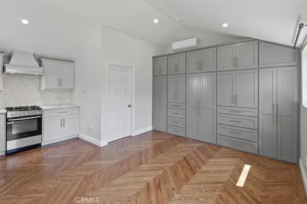 $5,900 | 2682 East Villa Street, Pasadena, CA 91107