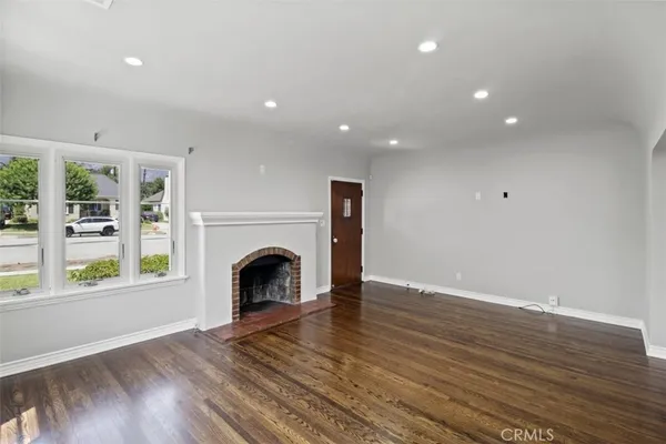 $5,900 | 2682 East Villa Street, Pasadena, CA 91107