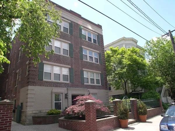 $2,950 | 30 Upland Road, Unit 7, Cambridge, MA 02140