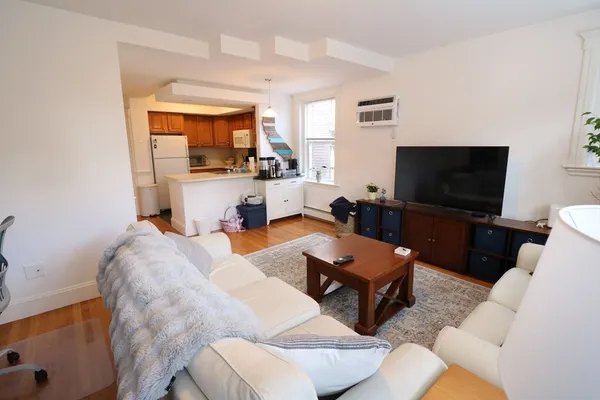 $2,950 | 30 Upland Road, Unit 7, Cambridge, MA 02140