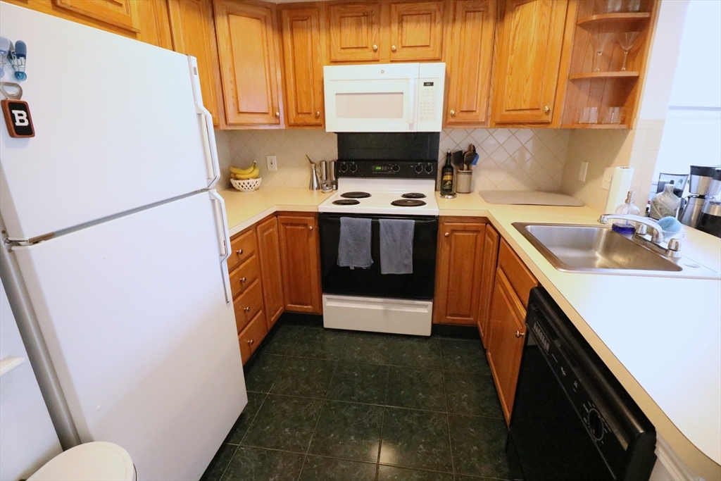 30 Upland Road, Unit 7 Cambridge, MA 02140 - Photo 8 of 14