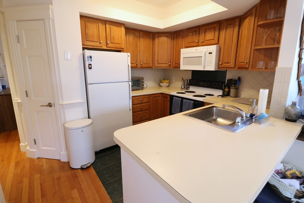 30 Upland Road, Unit 7 Cambridge, MA 02140 - Photo 9 of 14