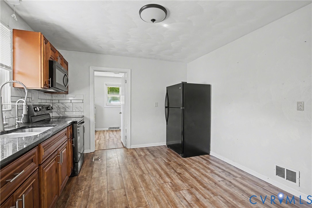 407 Henry Street Suffolk, VA 23434 - Photo 8 of 17