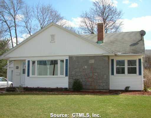 a view of front of a house with a yard