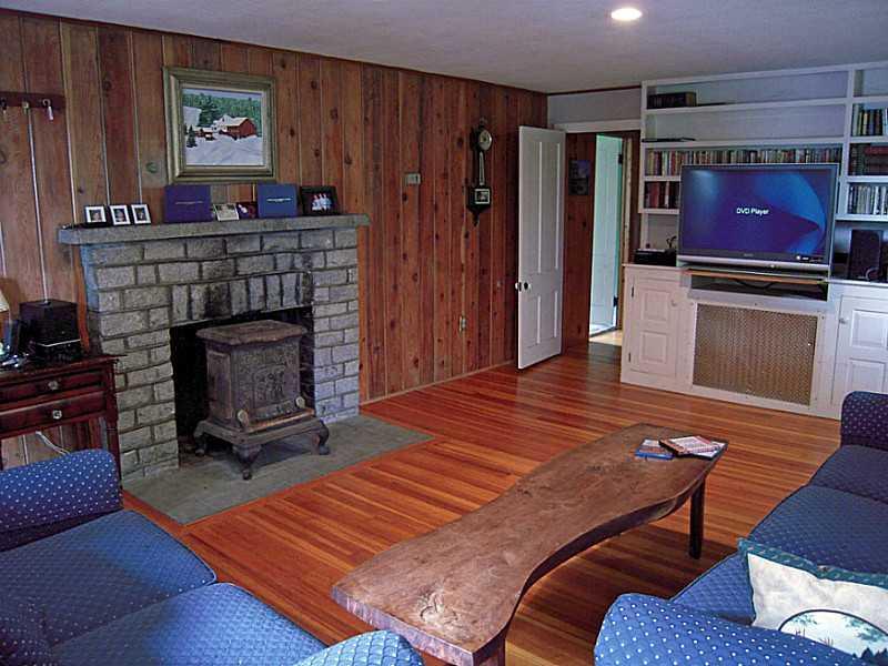 330 Wallston Road Tenants Harbor, ME 04860 - Photo 5 of 5 Living Room.
