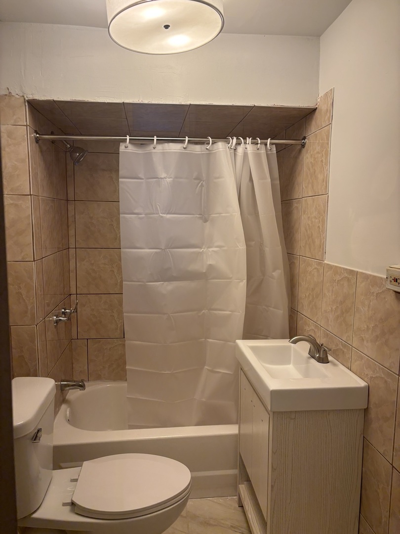 15634 Union Avenue Harvey, IL 60426 - Photo 12 of 34 a bathroom with a sink toilet and shower