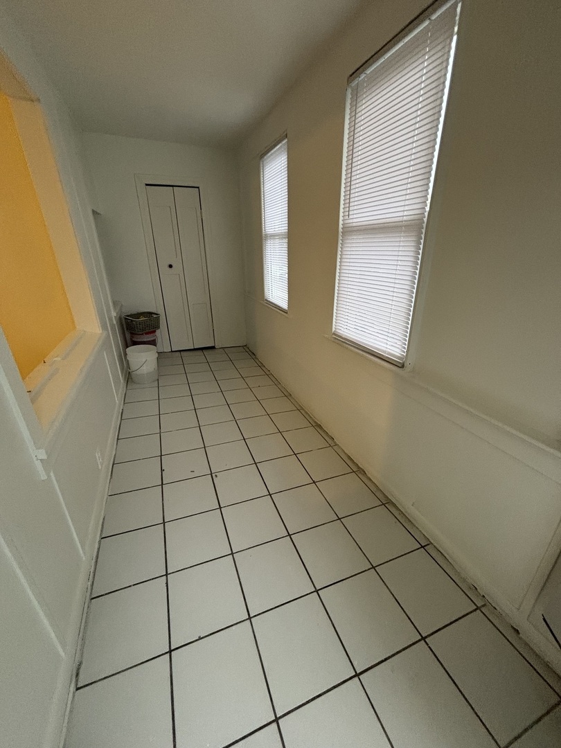 15634 Union Avenue Harvey, IL 60426 - Photo 13 of 34 a view of an empty room and window