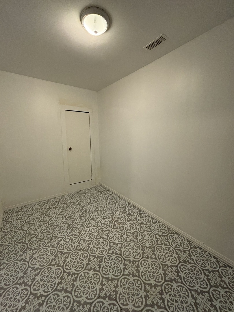 15634 Union Avenue Harvey, IL 60426 - Photo 17 of 34 an empty room with a bench