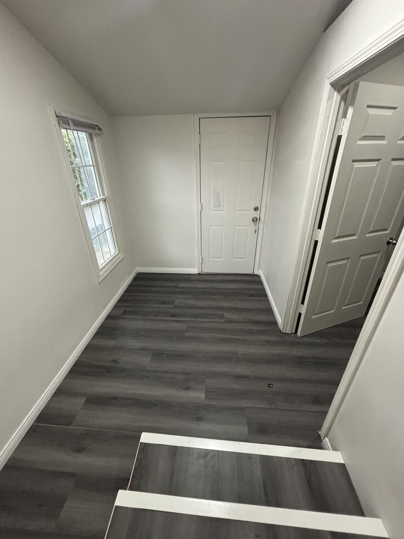 15634 Union Avenue Harvey, IL 60426 - Photo 9 of 34 a view of entryway