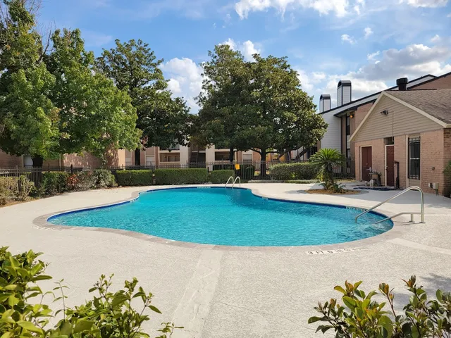 a view of a fountain in front of a house