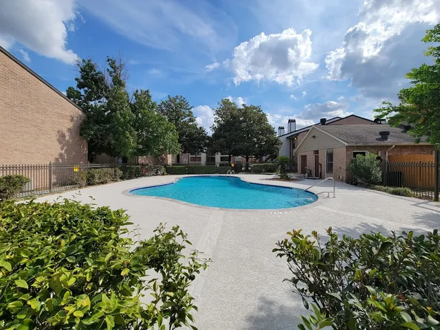 a view of a house with basketball court