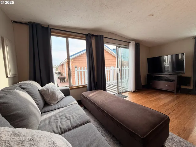 $74,900 | 23524 Northwest St Helens Road, Unit 19, Portland, OR 97231