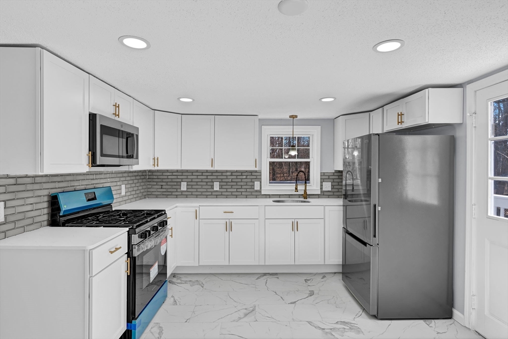 97 David Street Springfield, MA 01104 - Photo 12 of 39