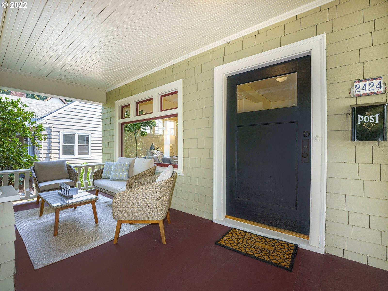 2424 Southeast Caruthers Street Portland, OR 97214 - Photo 2 of 32 a living room with furniture and windows