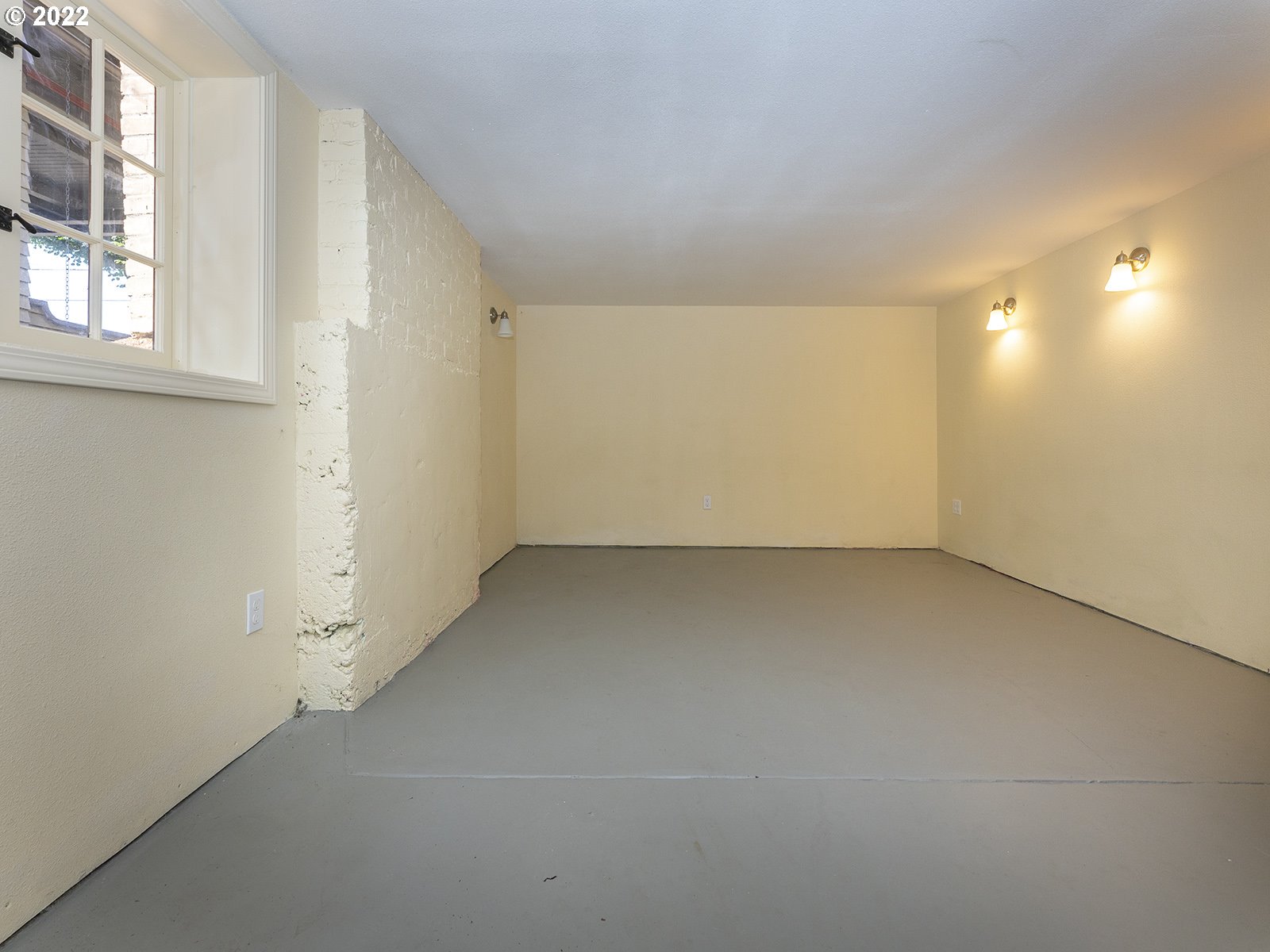 2424 Southeast Caruthers Street Portland, OR 97214 - Photo 25 of 32 an empty room with a empty space and windows