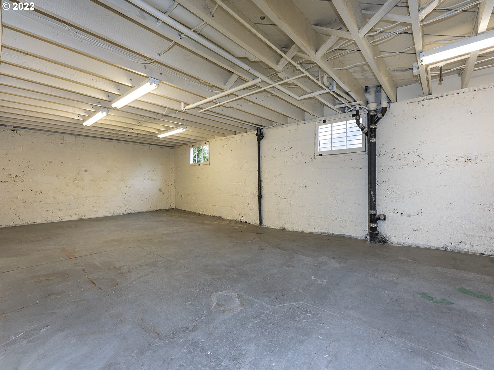 2424 Southeast Caruthers Street Portland, OR 97214 - Photo 26 of 32 a view of a room with an empty space