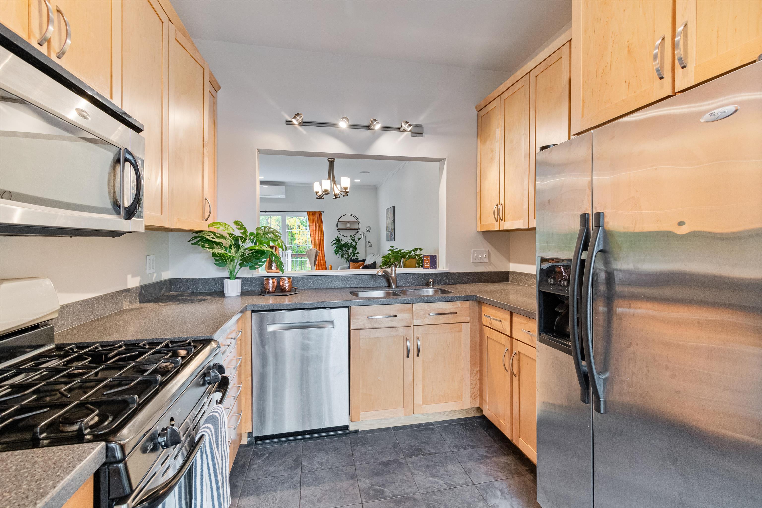 602 North Avenue, Unit 8 Burlington, VT 05408 - Photo 9 of 60