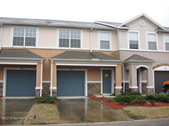 5880 Sandstone Way Jacksonville, FL 32258 - Photo 1 of 20 a front view of a house with garden