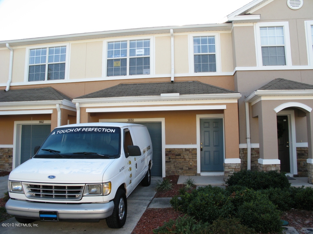 5880 Sandstone Way Jacksonville, FL 32258 - Photo 13 of 20 a car parked in front of white house