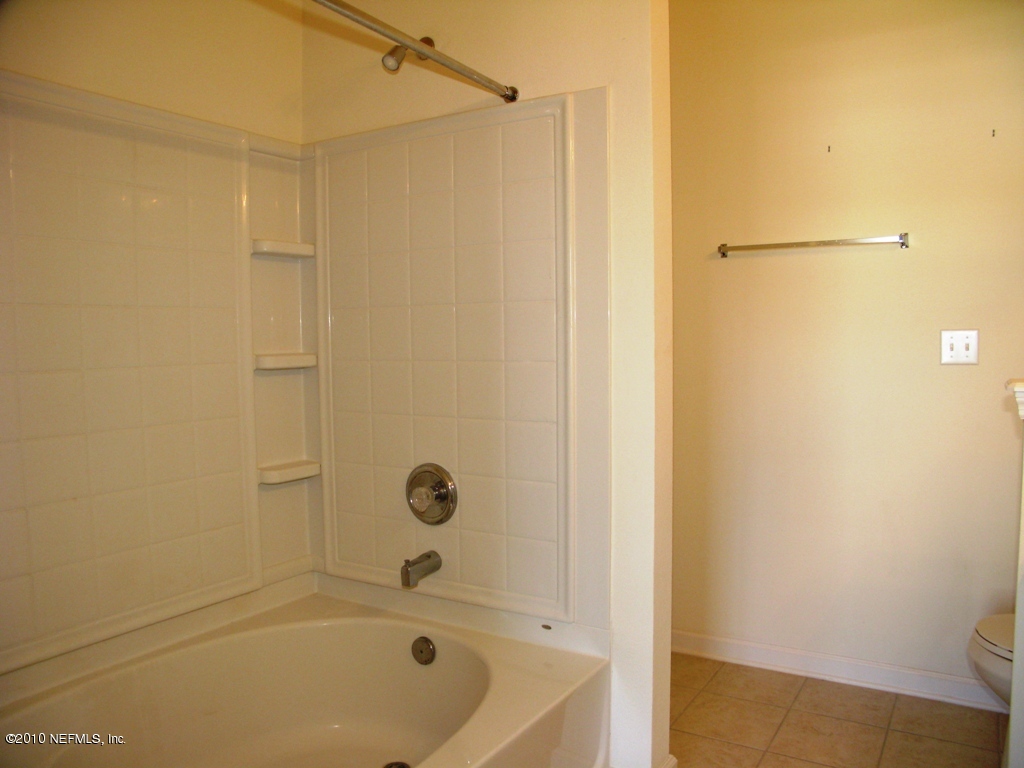5880 Sandstone Way Jacksonville, FL 32258 - Photo 19 of 20 a bathroom with a bathtub