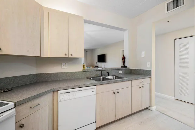 $2,700 | 300 Uno Lago Drive, Unit 304, Juno Beach, FL 33408