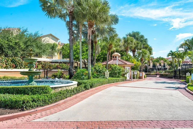 $2,700 | 300 Uno Lago Drive, Unit 304, Juno Beach, FL 33408