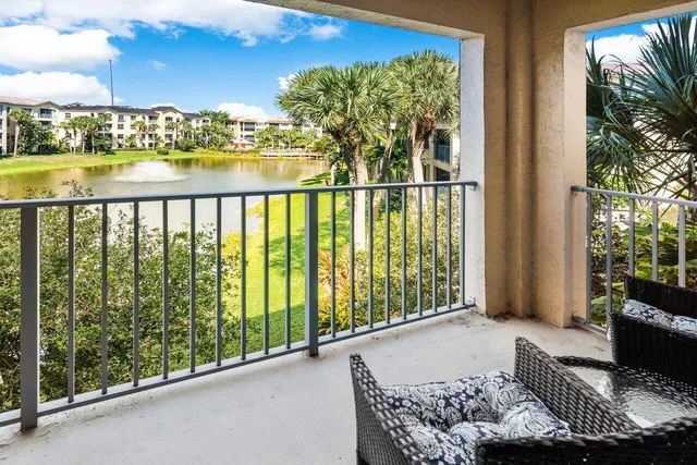 $2,700 | 300 Uno Lago Drive, Unit 304, Juno Beach, FL 33408