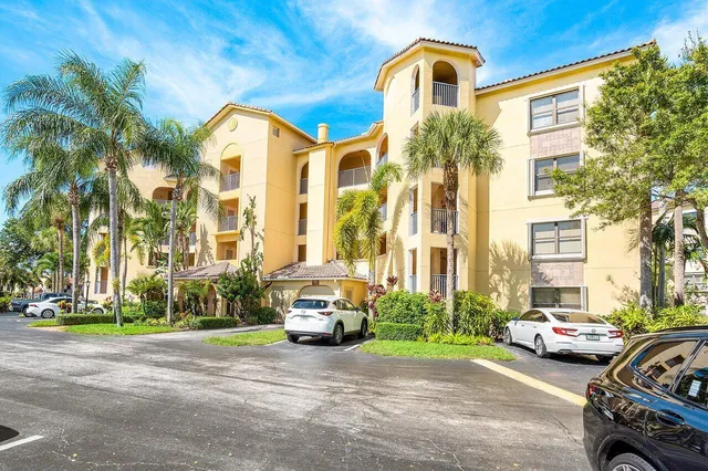 $2,700 | 300 Uno Lago Drive, Unit 304, Juno Beach, FL 33408