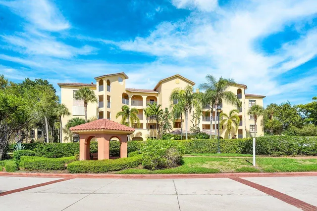 $2,700 | 300 Uno Lago Drive, Unit 304, Juno Beach, FL 33408