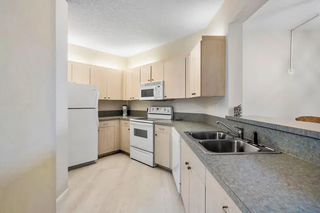 $2,700 | 300 Uno Lago Drive, Unit 304, Juno Beach, FL 33408