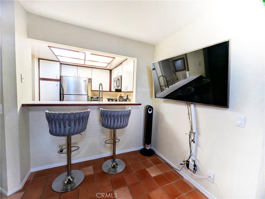 73 Brisa Del Lago Rancho Santa Margarita, CA 92688 - Photo 7 of 12 a room with table chairs and window