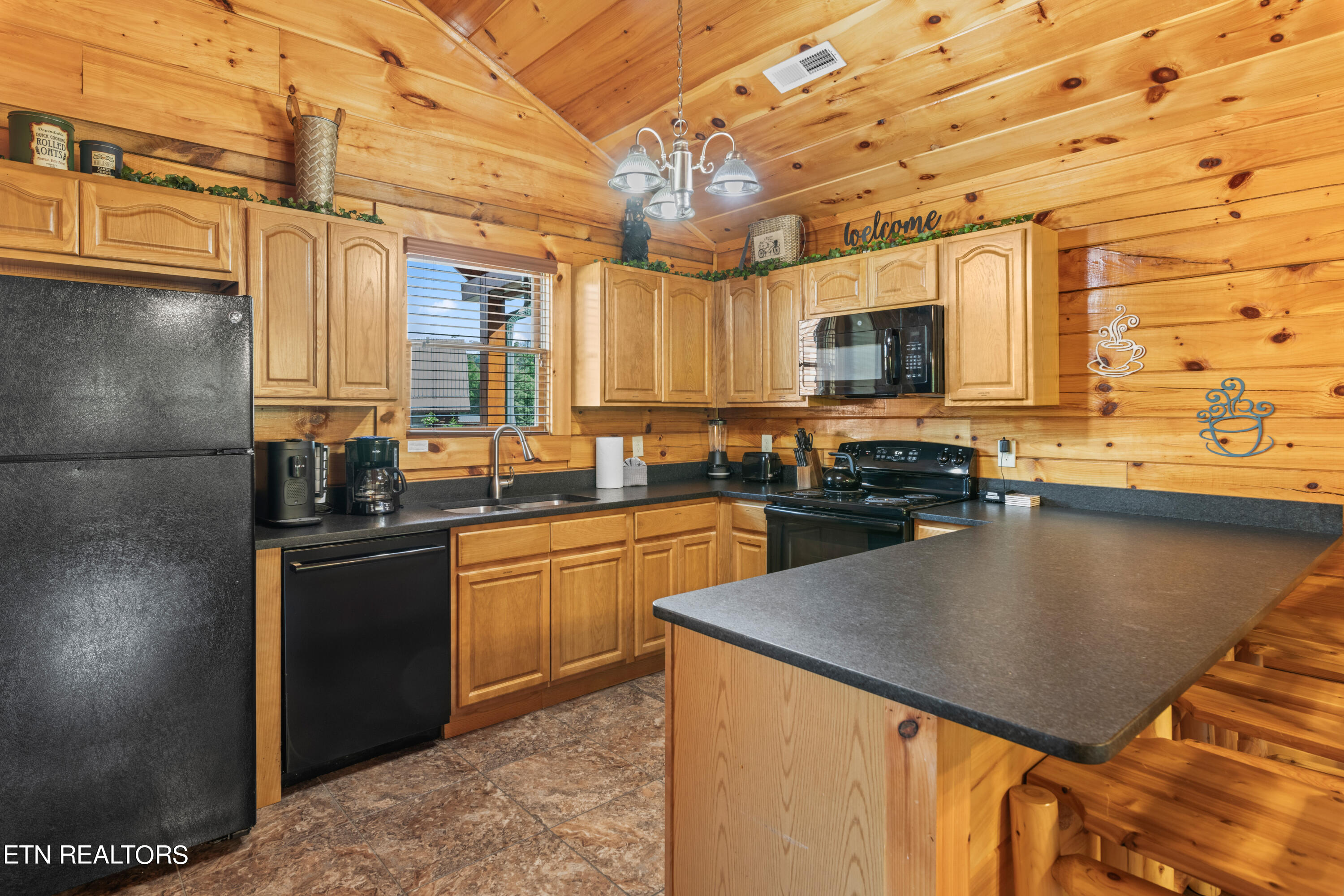704 Blueberry Ridge Way Pigeon Forge, TN 37863 - Photo 12 of 57 704 Blueberry Way-12