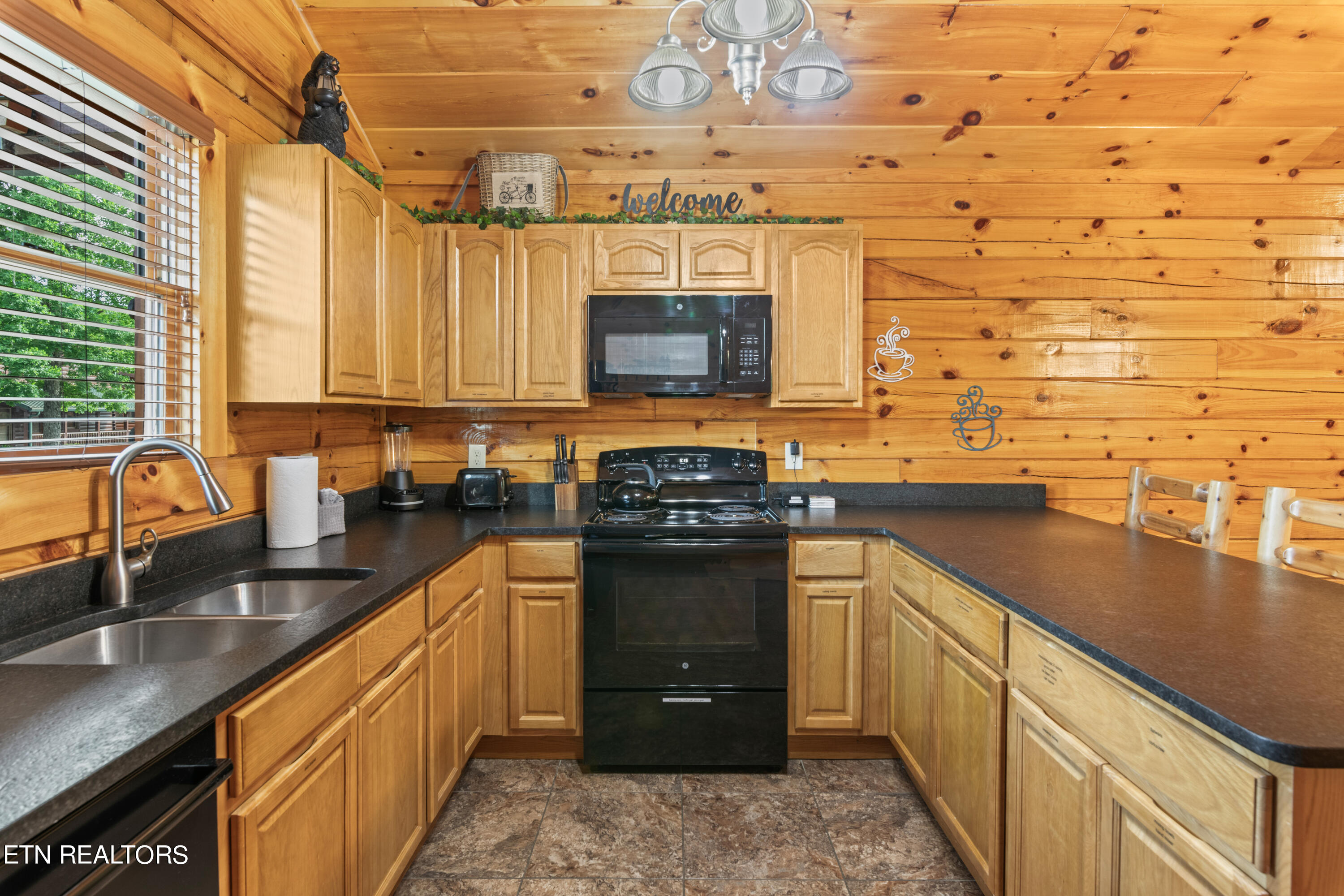 704 Blueberry Ridge Way Pigeon Forge, TN 37863 - Photo 13 of 57 704 Blueberry Way-13